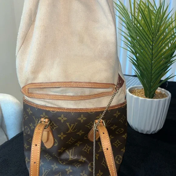 Authentic w’ COA Louis Vuitton Monogram Canvas Mini Bucket Bag (AR1929) - Picture 12 of 16